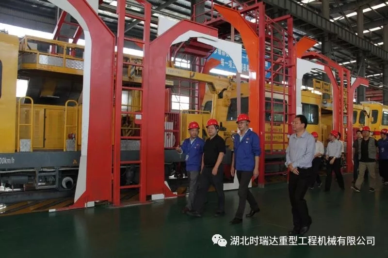 湖北省第三巡视组莅临江南在线手机版（大中国区）重工参观考察