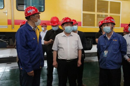 襄阳市副市长李德璋一行莅临江南在线手机版（大中国区）重工开展工业企业调研工作